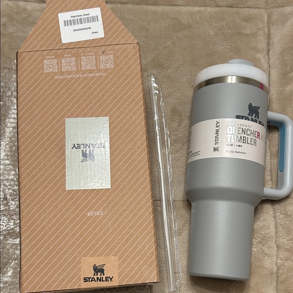New 40 Oz Stanley Grey Quencher Travel Tumbler H2.0 Handle and Straw 1.18L